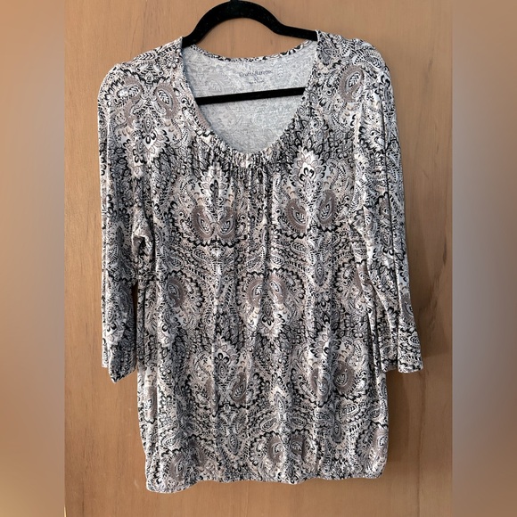 Craft & Barrow Womens top in black,tan and white print. 3/4 sleeves. - Picture 1 of 7